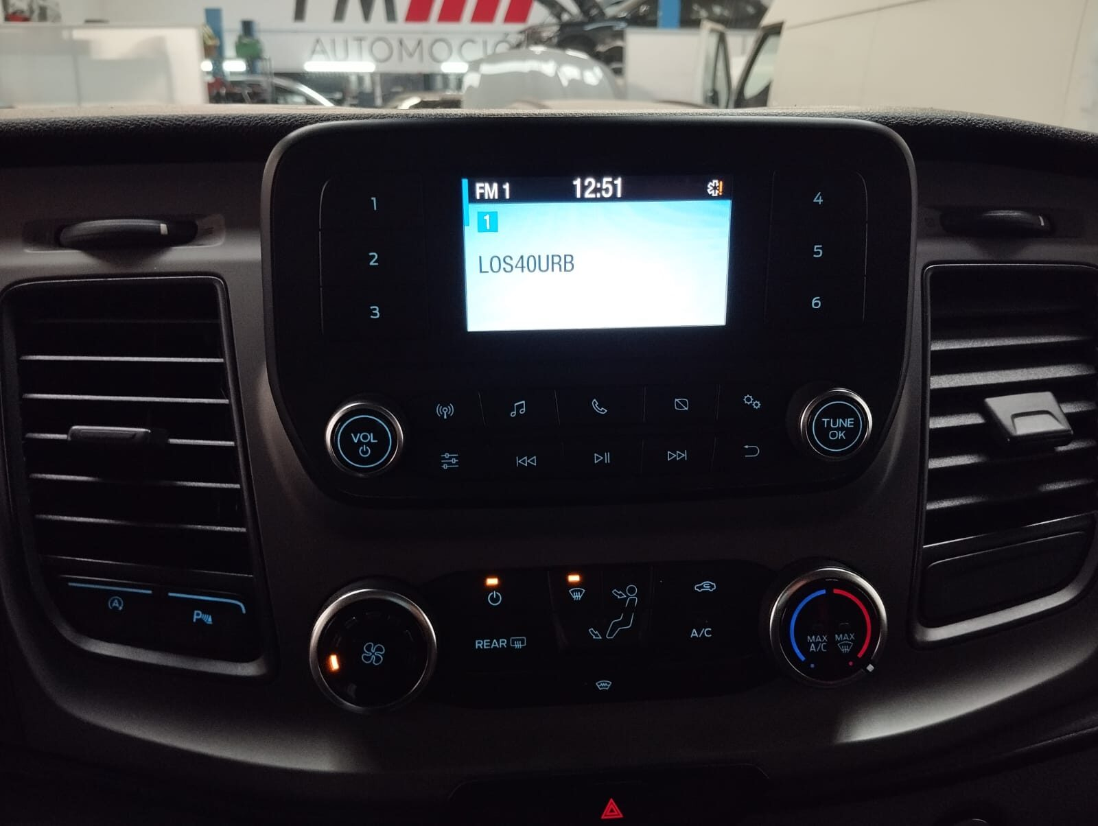 FORD Tourneo Custom 2.0 TDCI L2 Titanium Shuttle