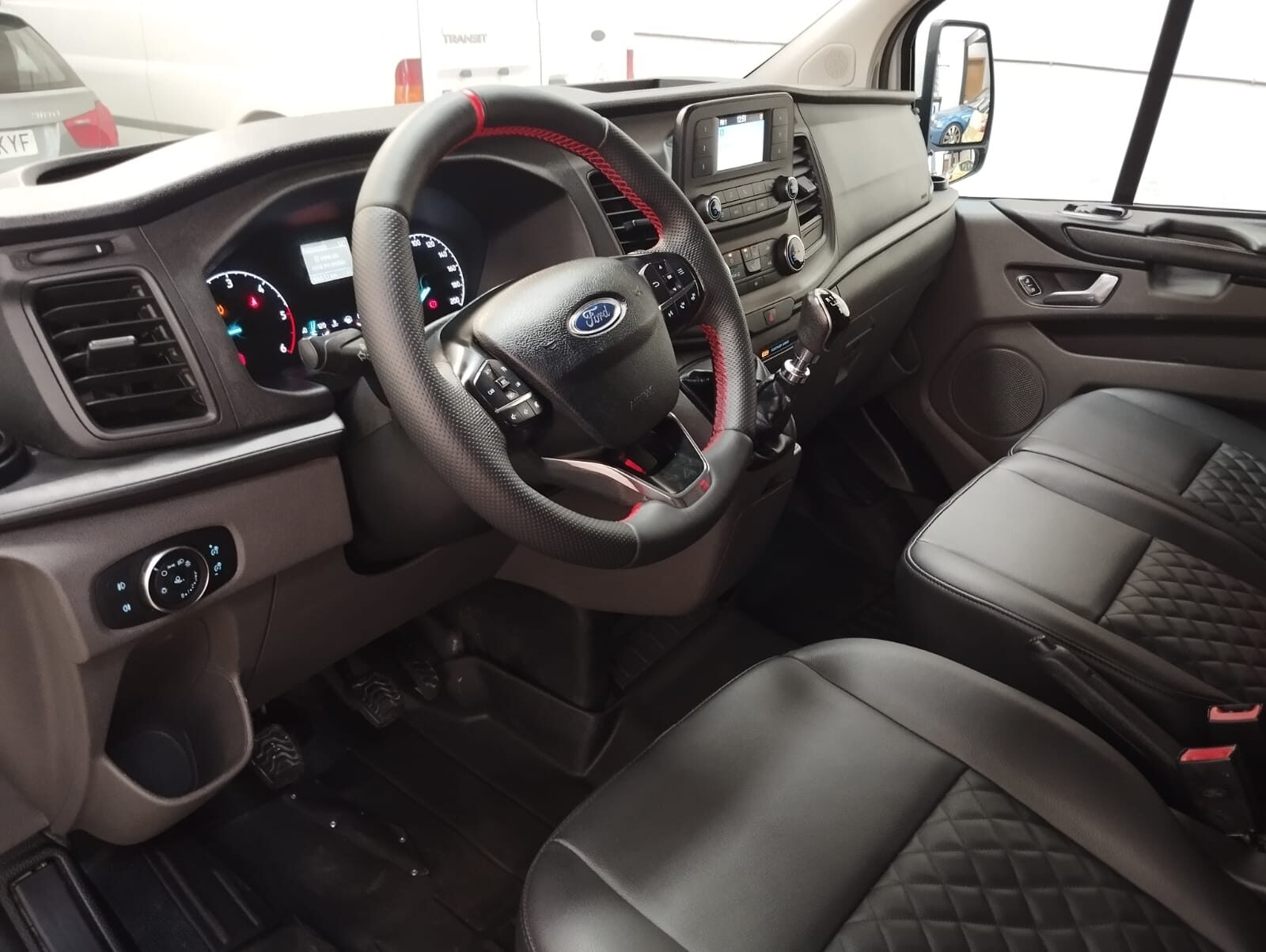 FORD Tourneo Custom 2.0 TDCI L2 Titanium Shuttle