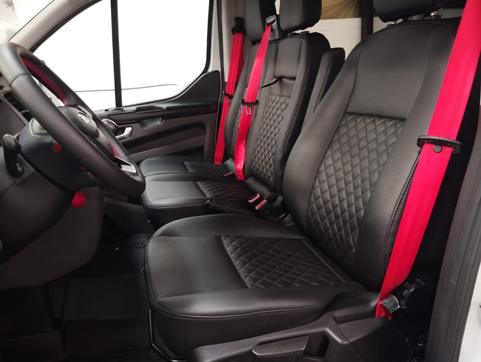 FORD Tourneo Custom 2.0 TDCI L2 Titanium Shuttle