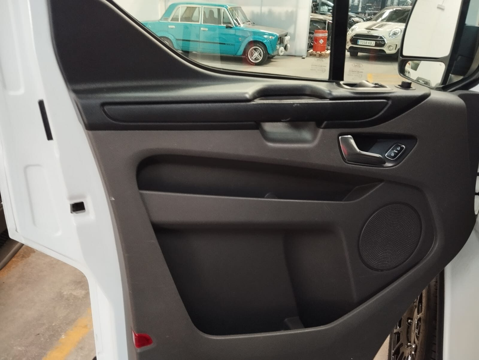 FORD Tourneo Custom 2.0 TDCI L2 Titanium Shuttle