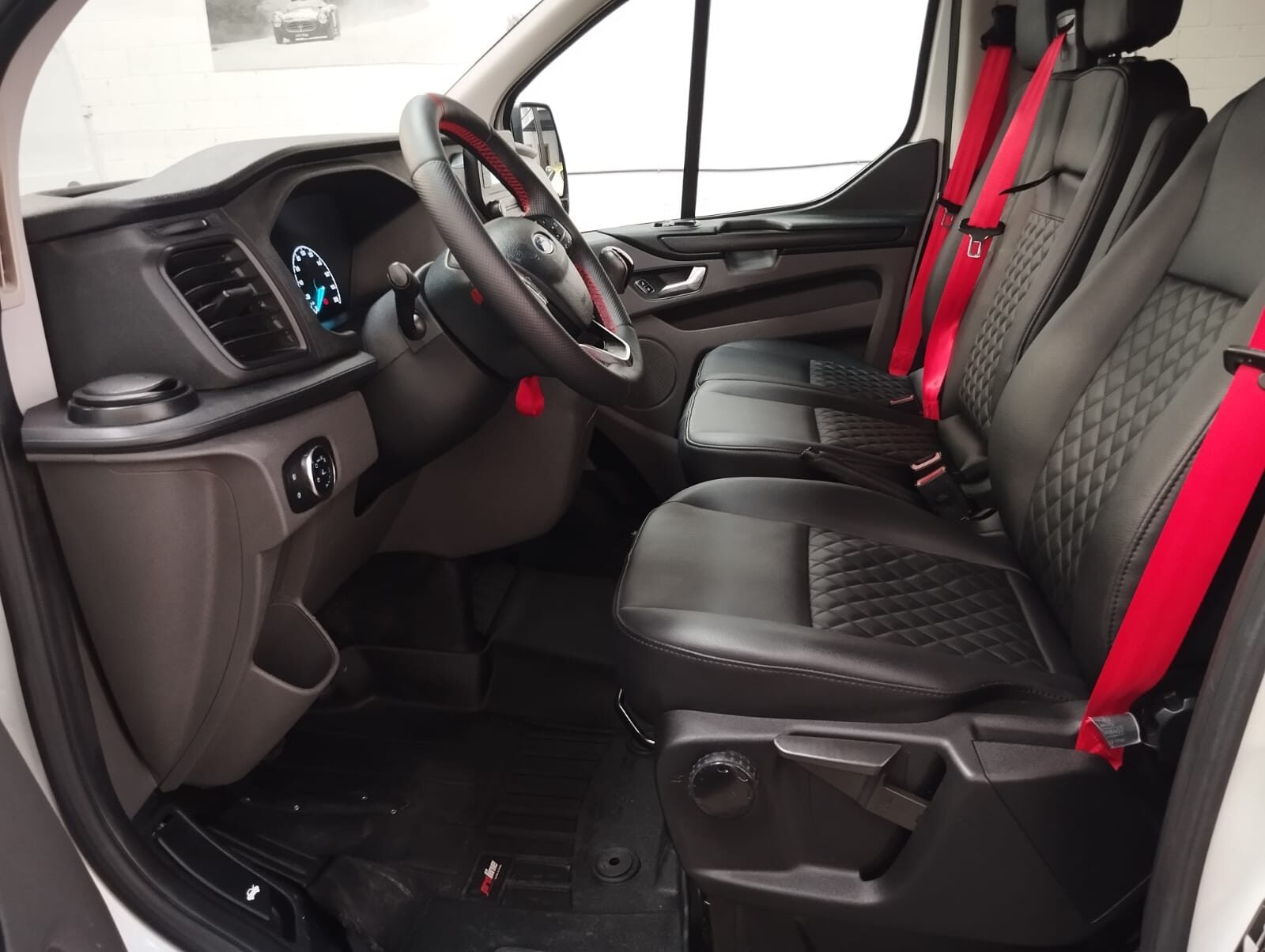 FORD Tourneo Custom 2.0 TDCI L2 Titanium Shuttle
