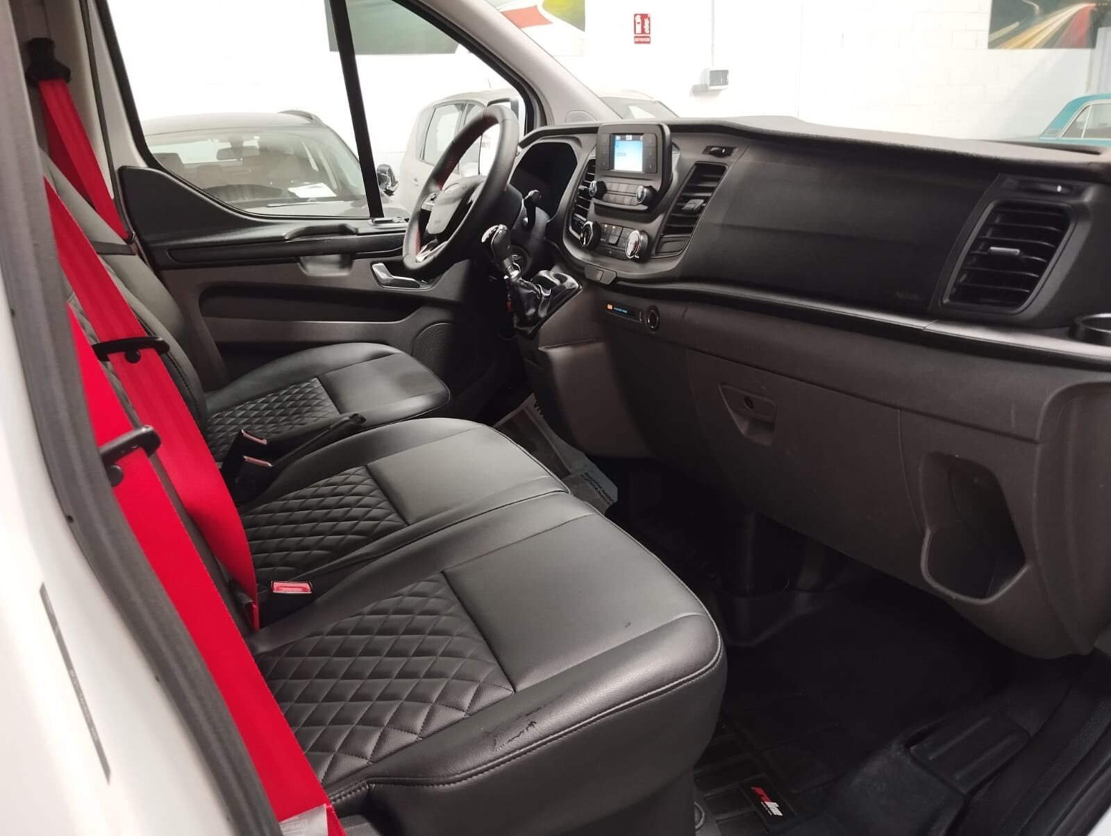 FORD Tourneo Custom 2.0 TDCI L2 Titanium Shuttle