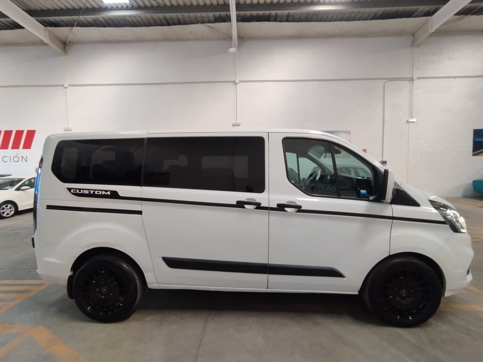 FORD Tourneo Custom 2.0 TDCI L2 Titanium Shuttle