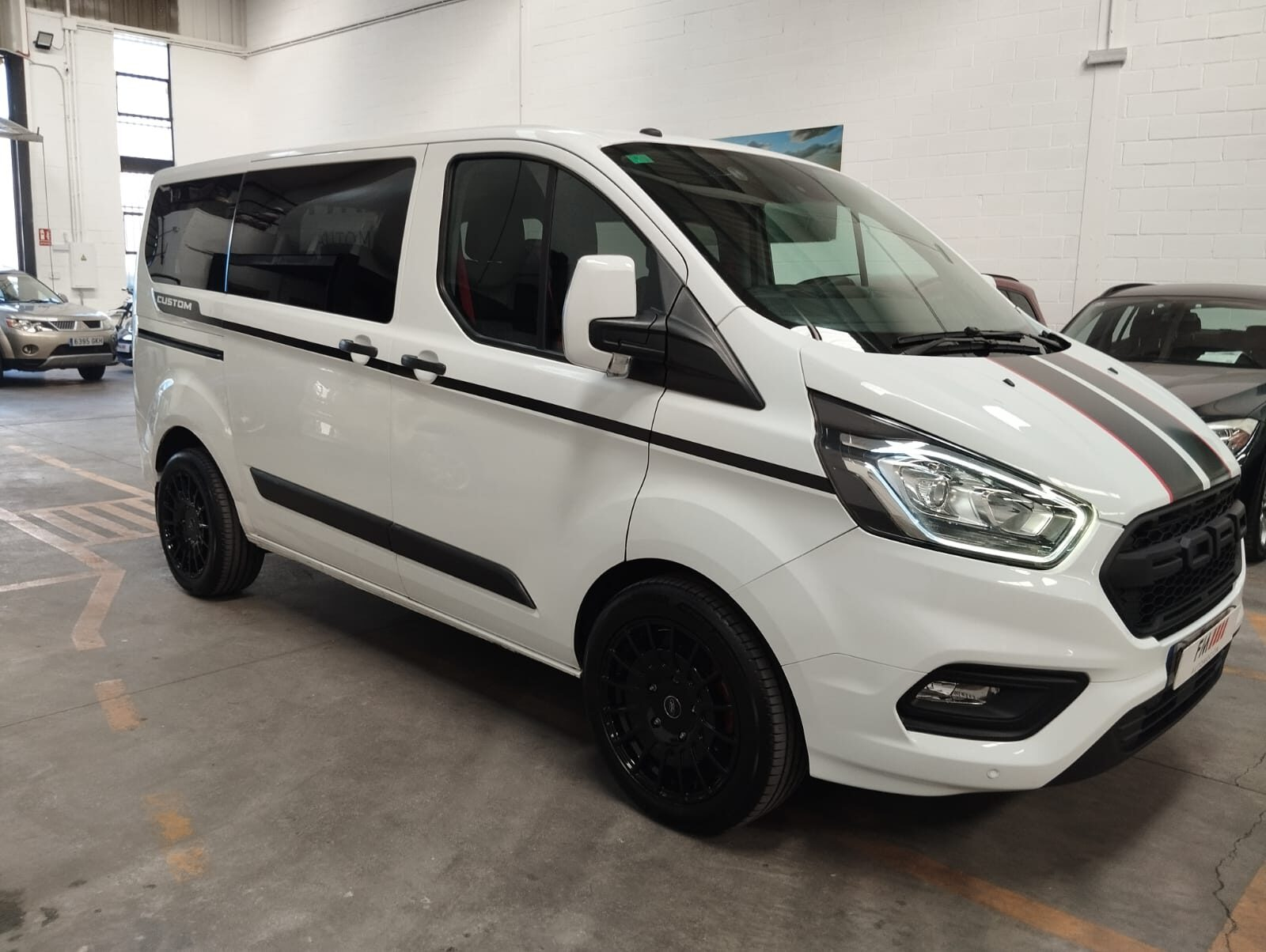 FORD Tourneo Custom 2.0 TDCI L2 Titanium Shuttle