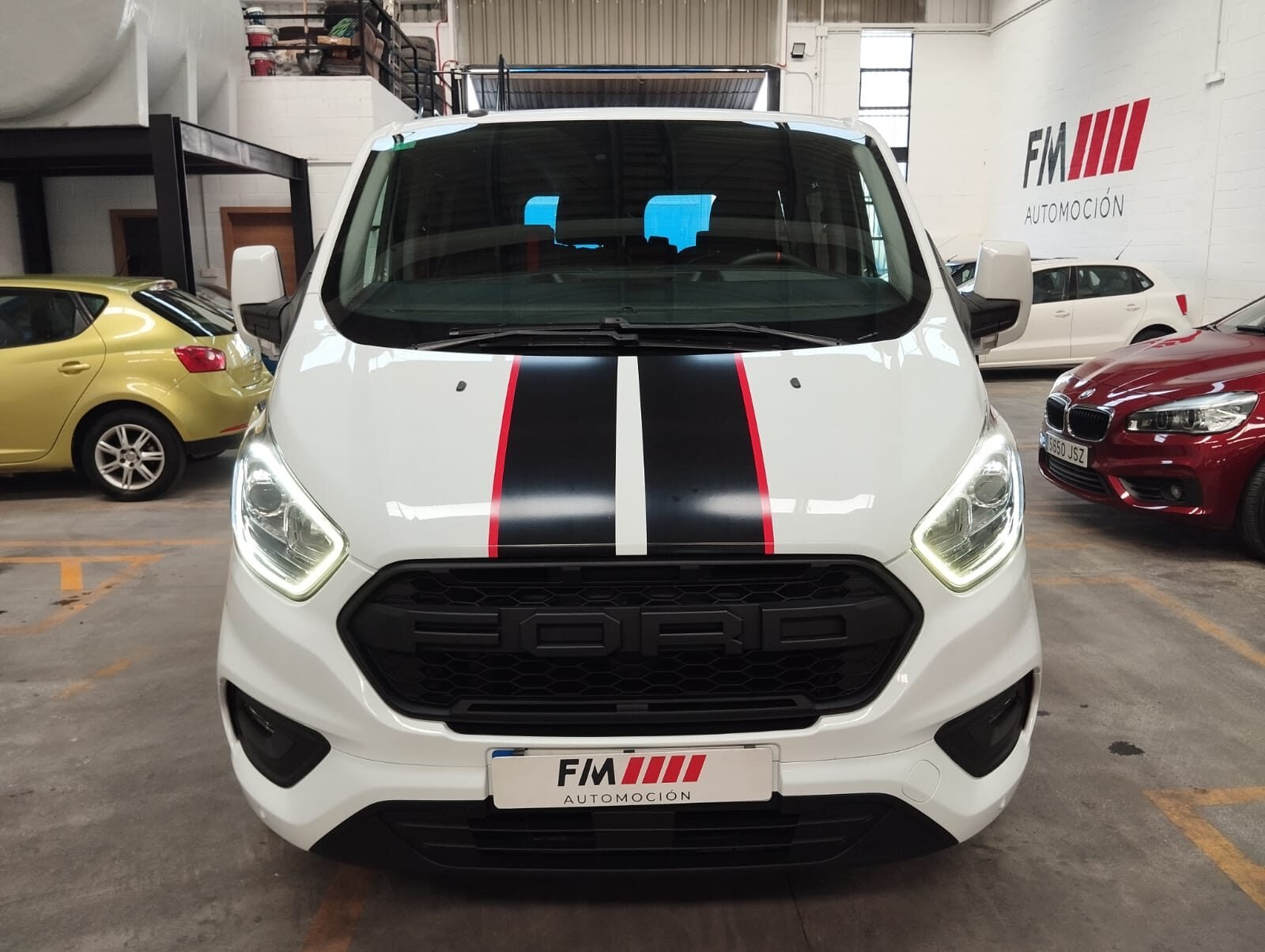 FORD Tourneo Custom 2.0 TDCI L2 Titanium Shuttle