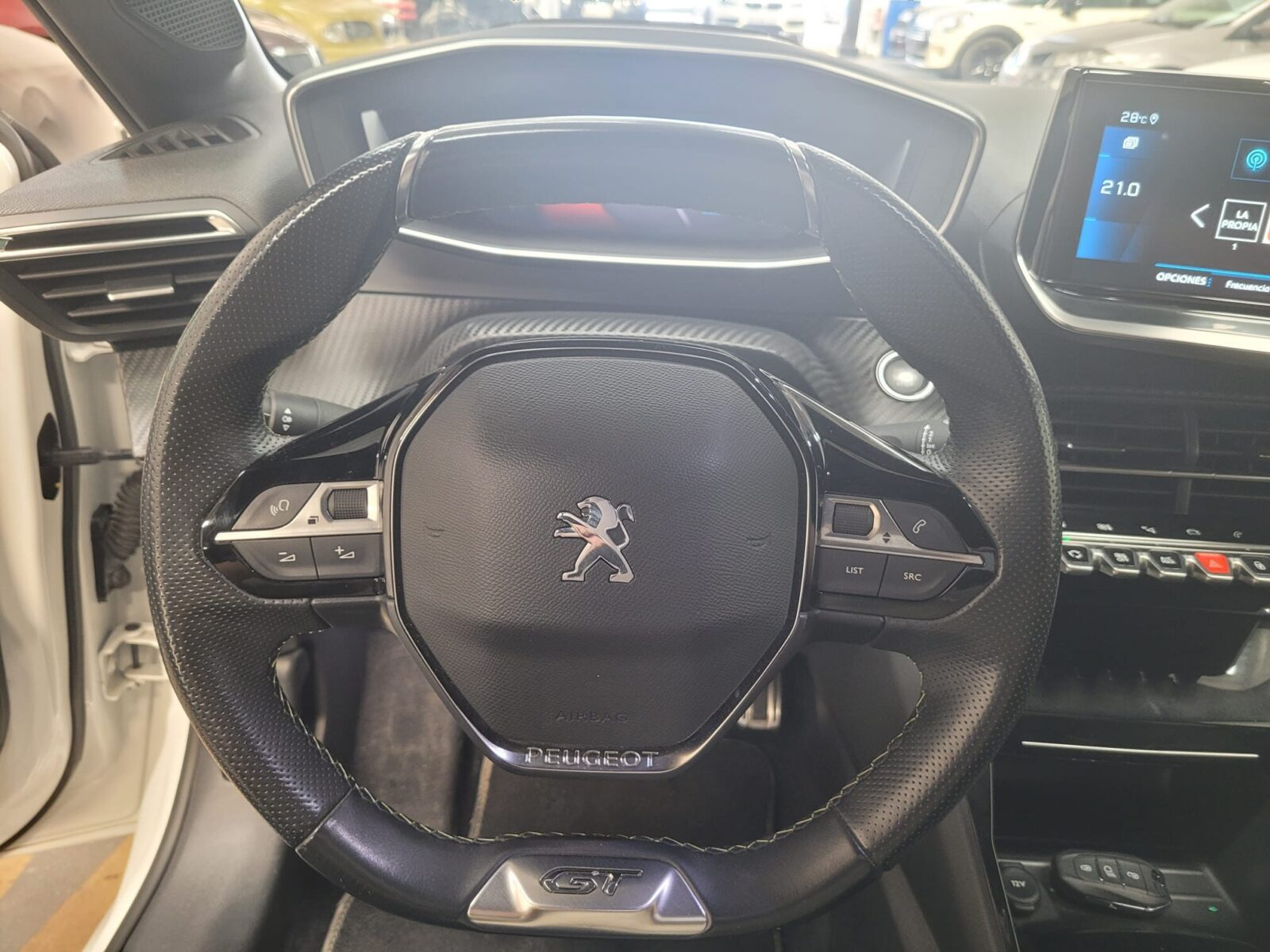 PEUGEOT 208 GT LINE