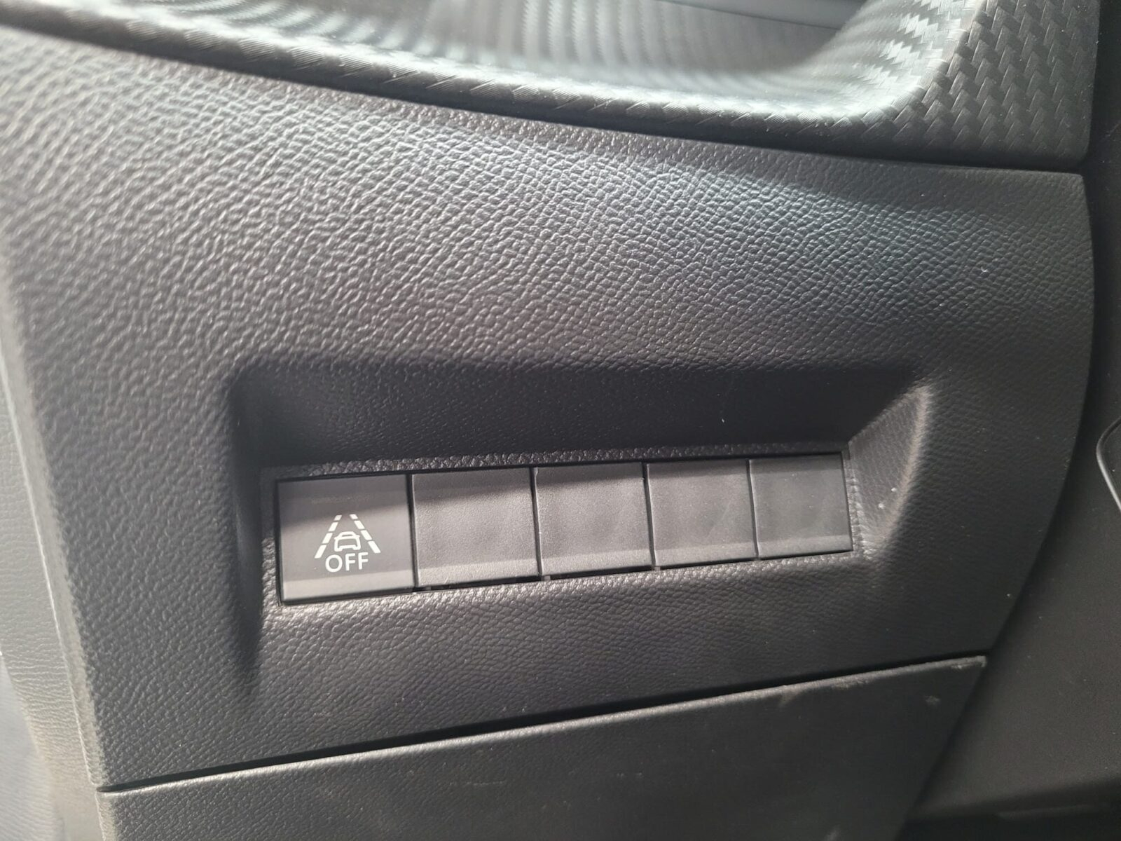 PEUGEOT 208 GT LINE