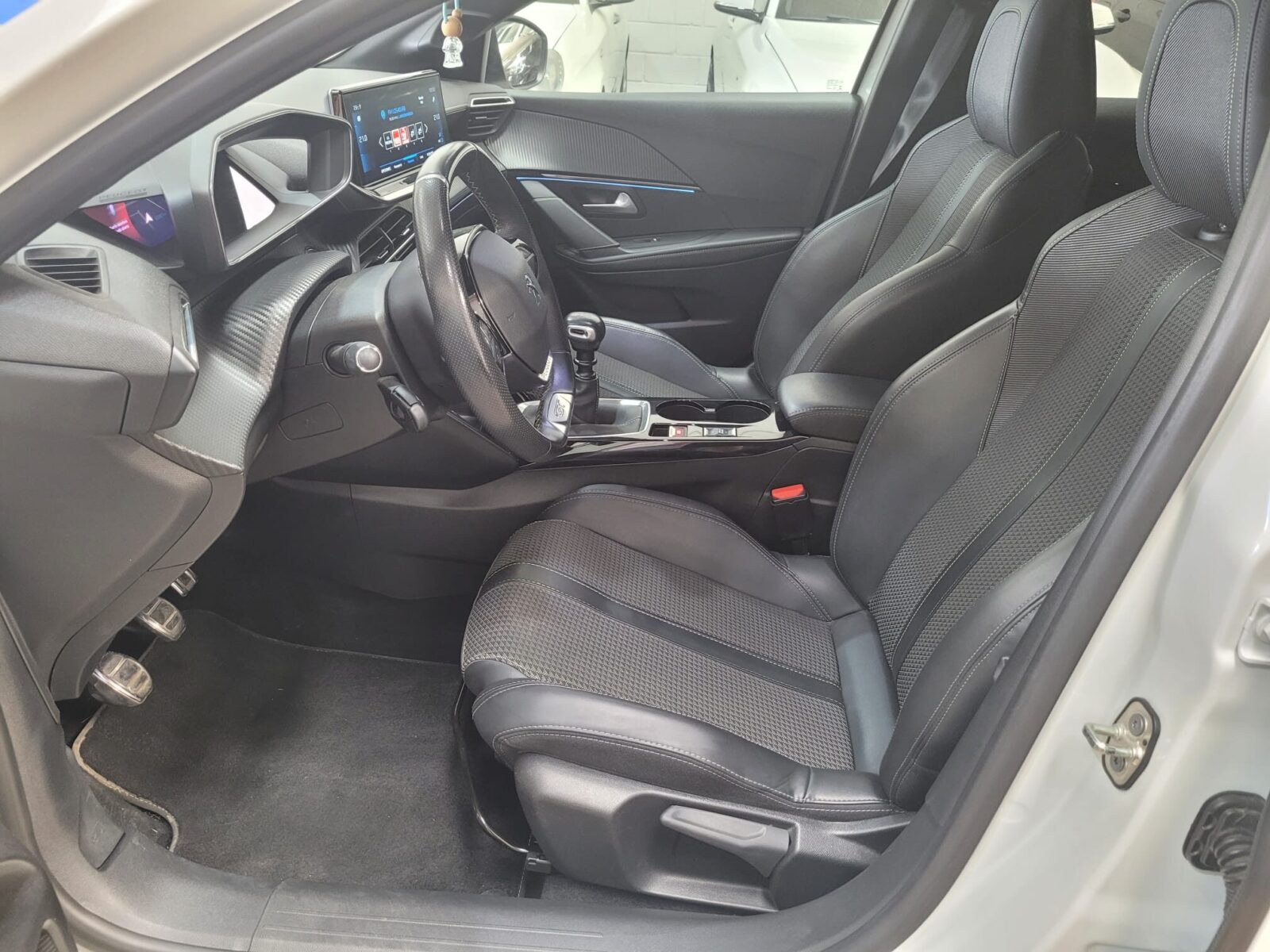 PEUGEOT 208 GT LINE