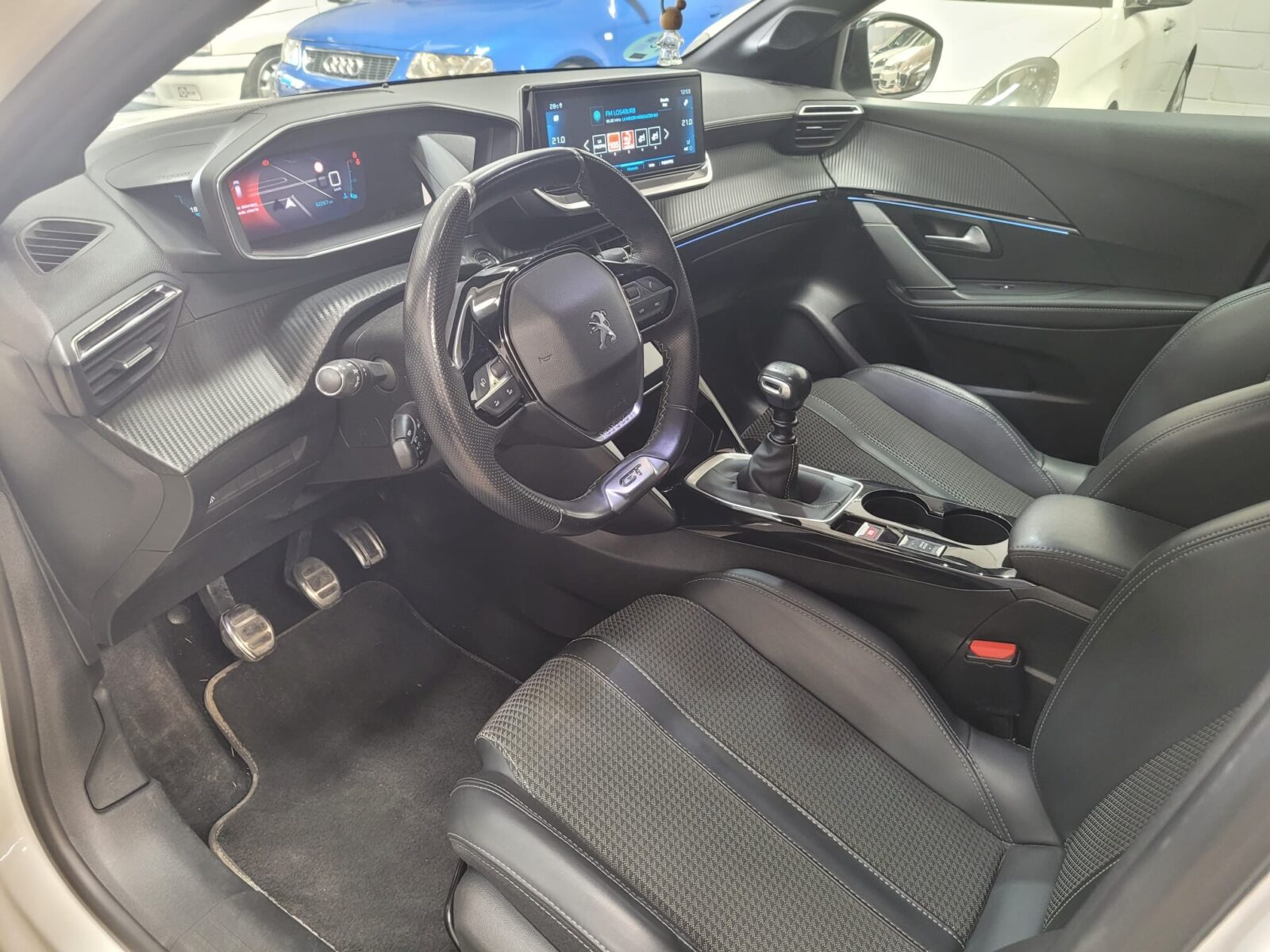 PEUGEOT 208 GT LINE