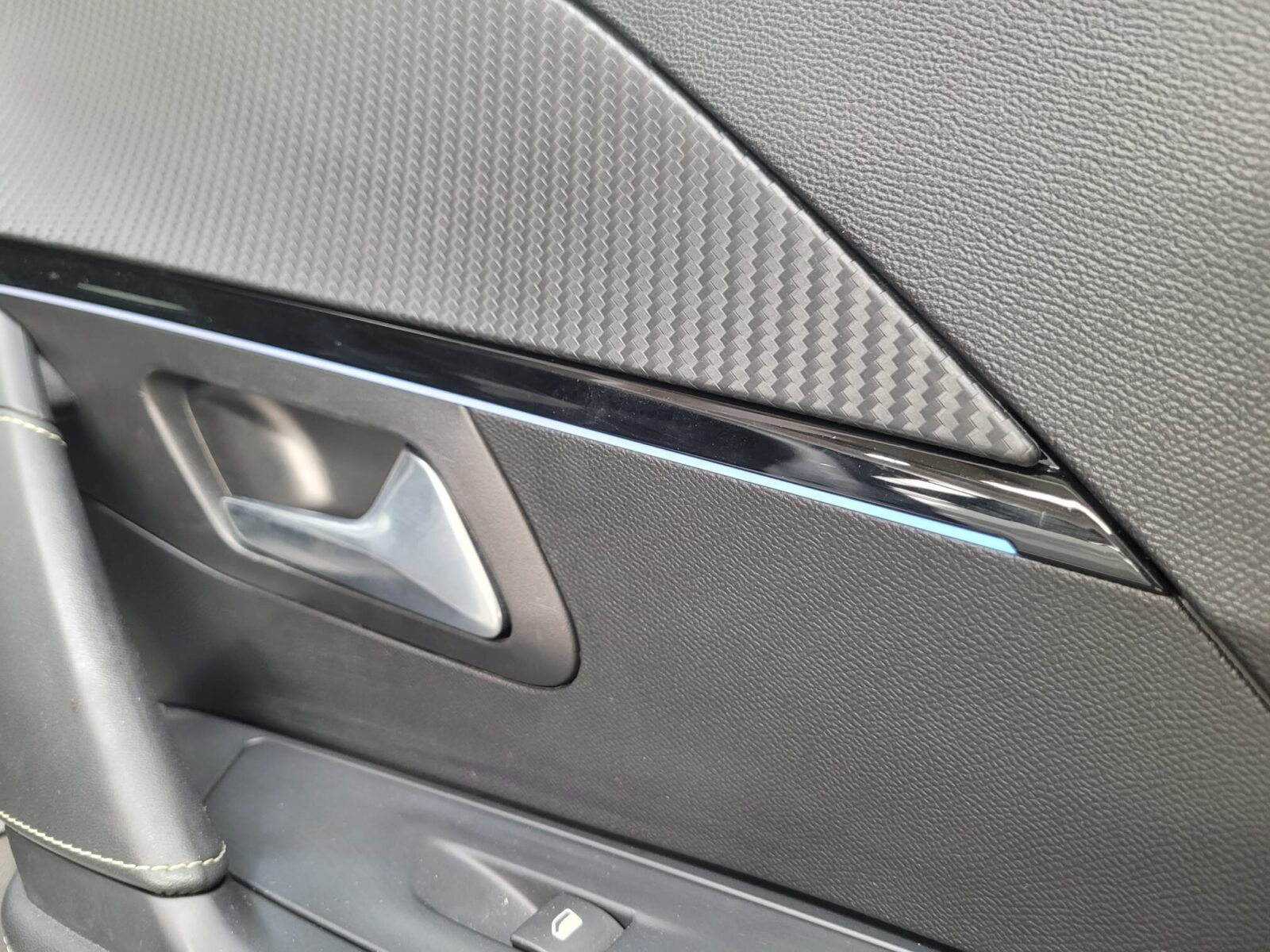 PEUGEOT 208 GT LINE