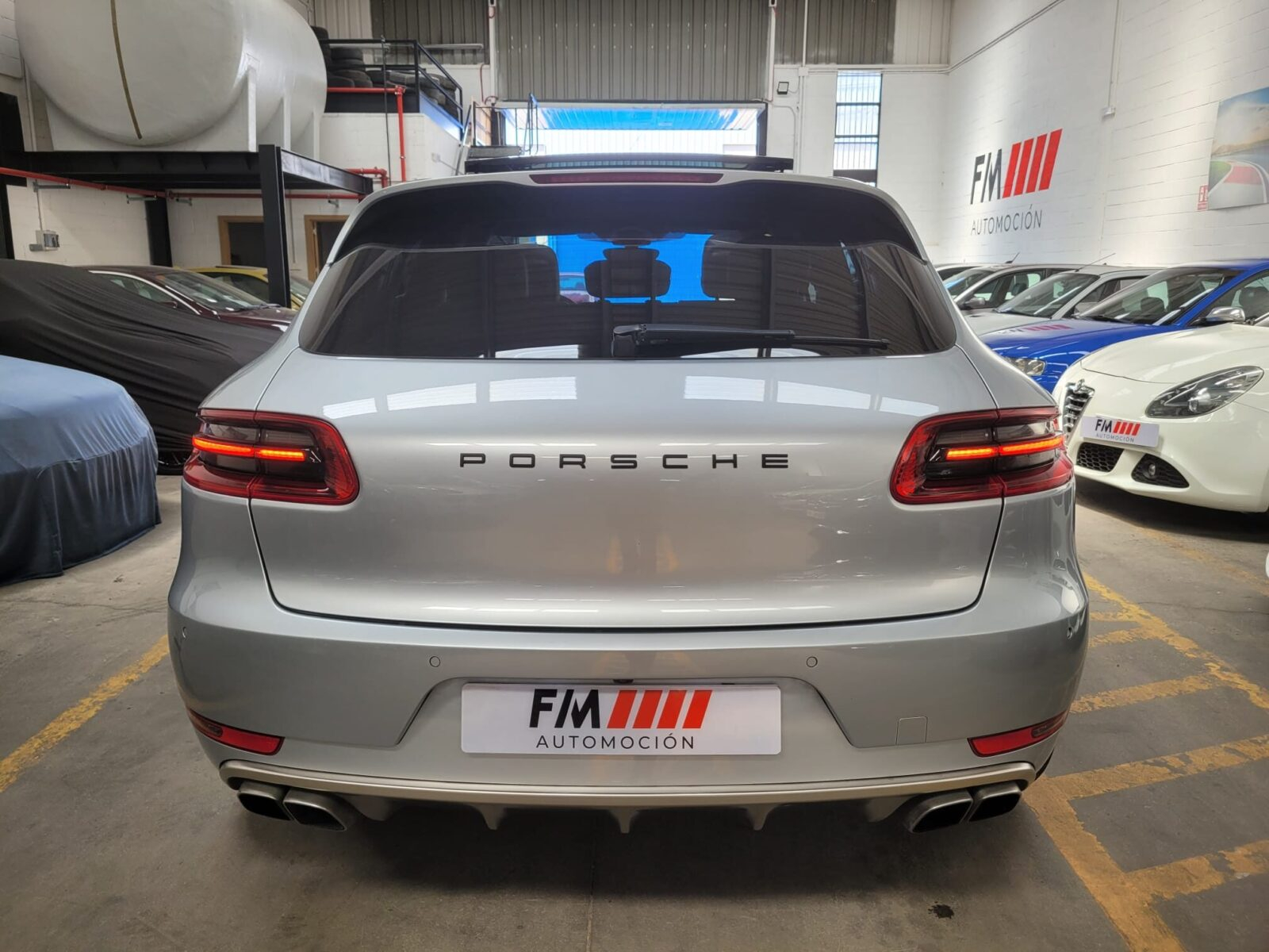 PORSCHE Macan TURBO