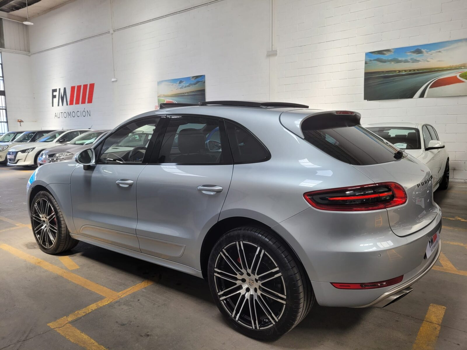 PORSCHE Macan TURBO