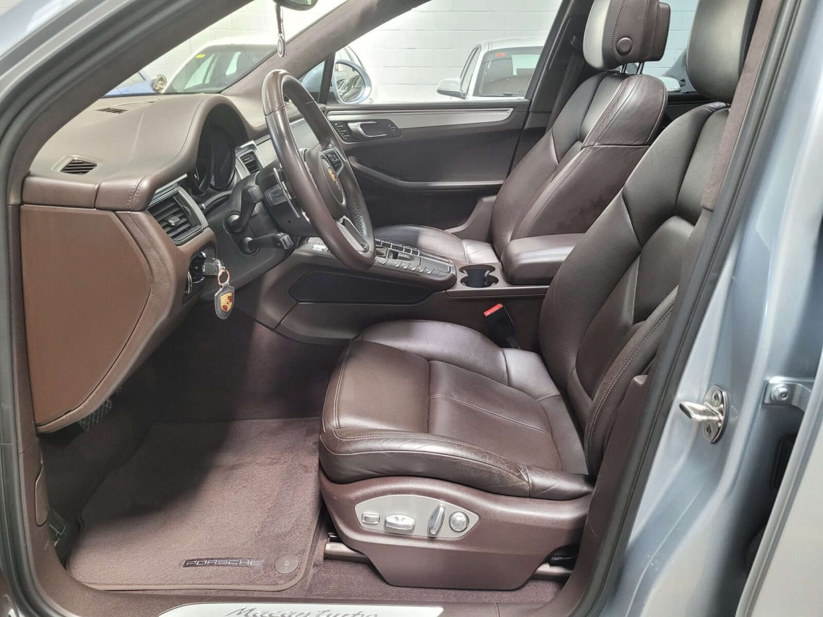 PORSCHE Macan TURBO