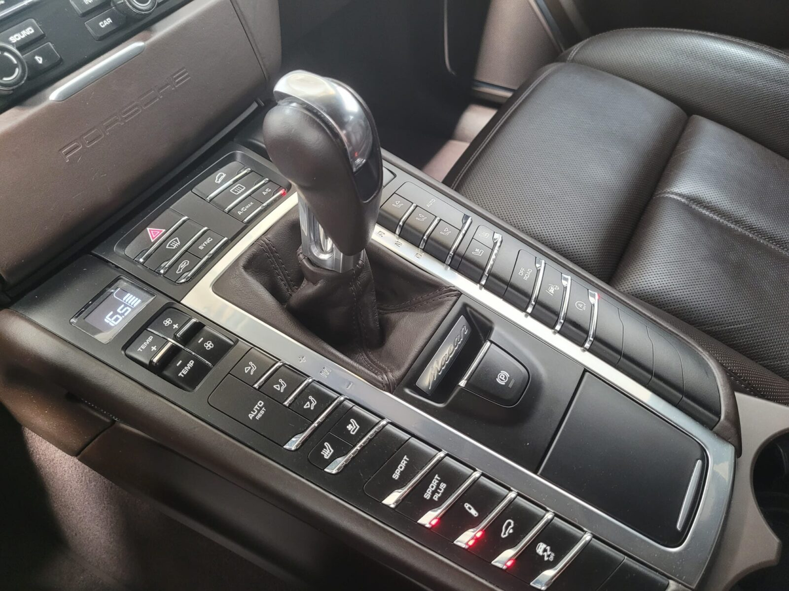 PORSCHE Macan TURBO