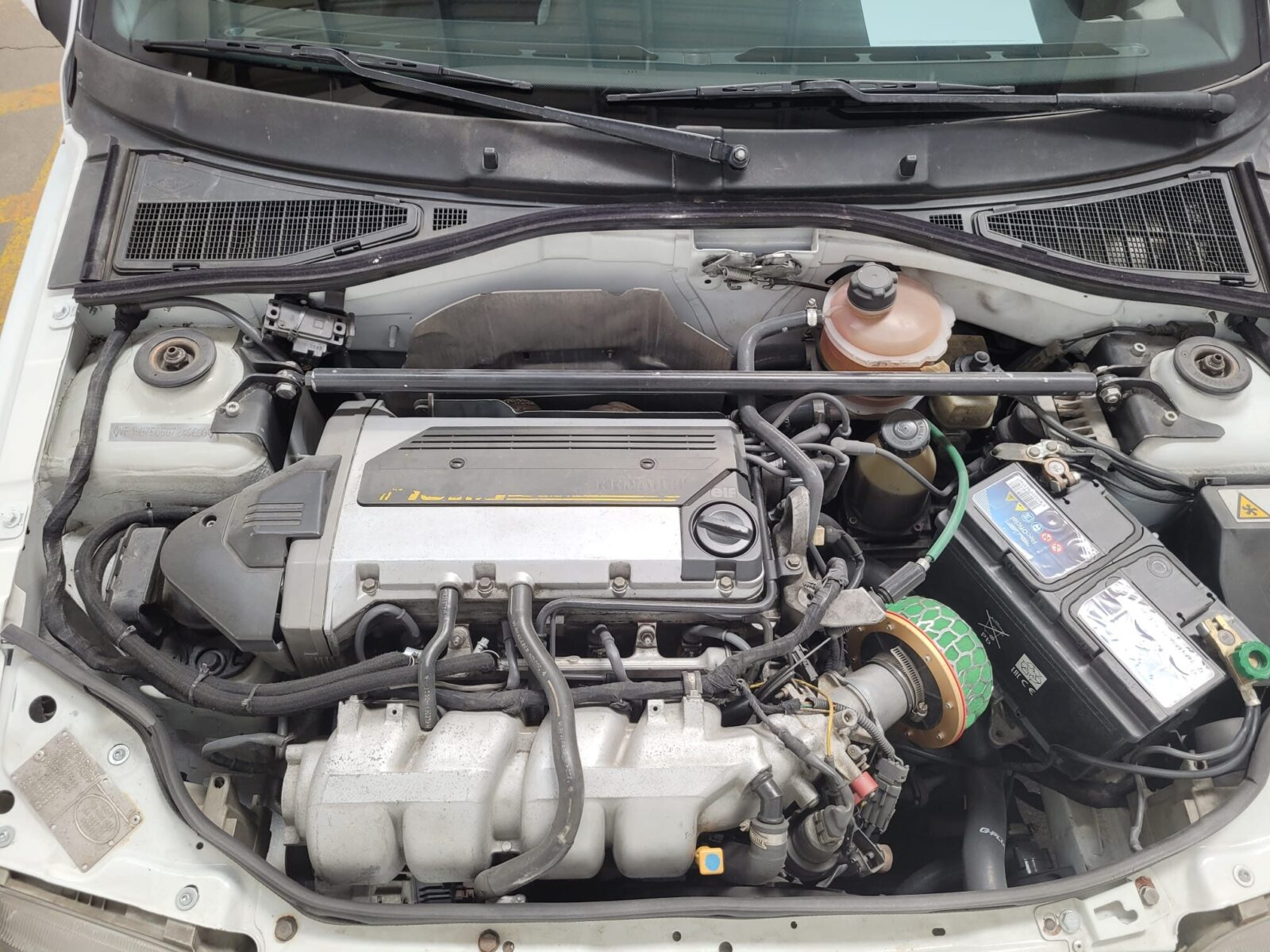 RENAULT Clio 16V