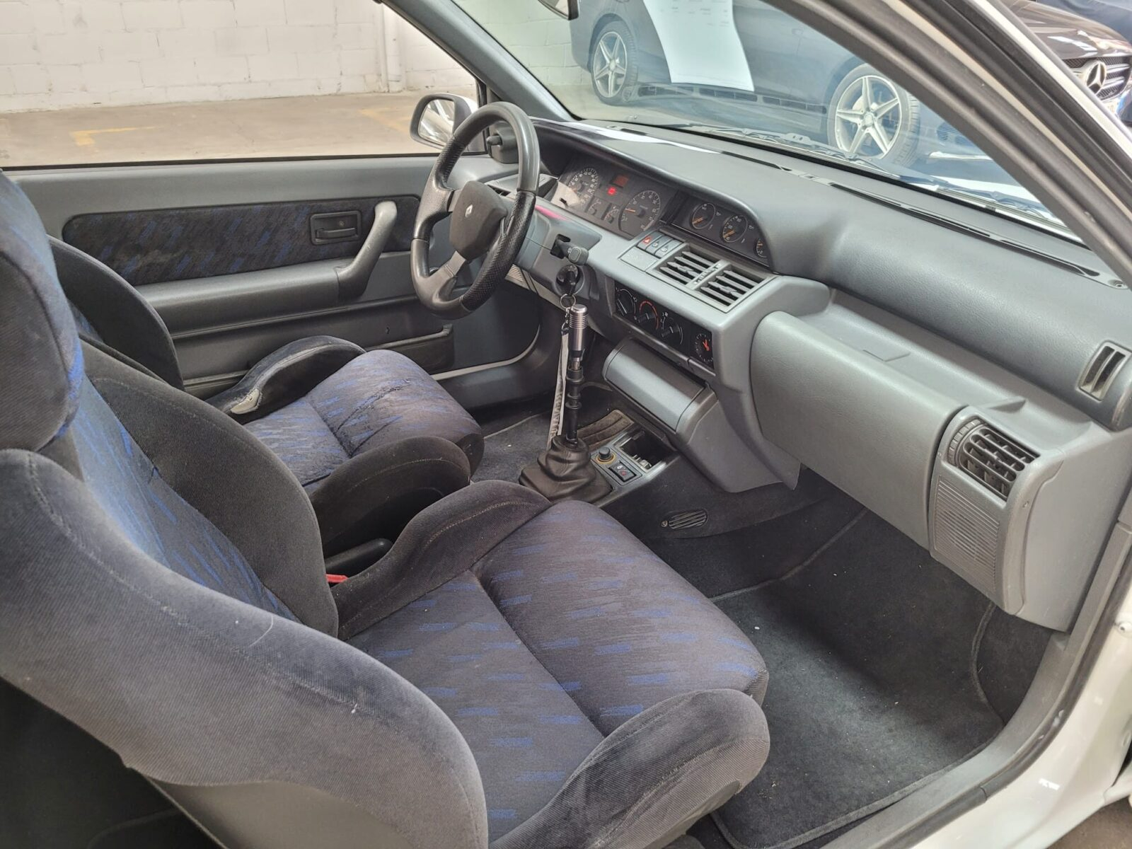 RENAULT Clio 16V