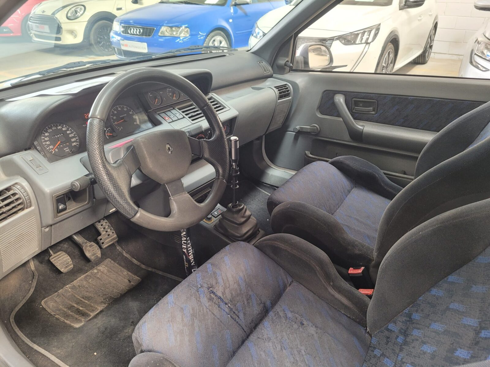 RENAULT Clio 16V