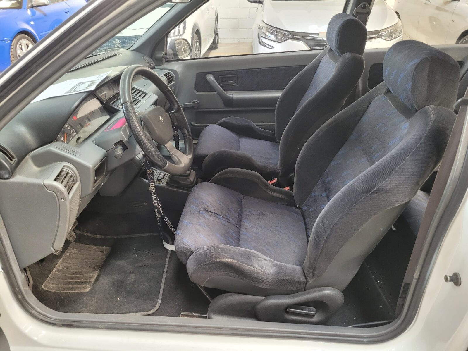 RENAULT Clio 16V