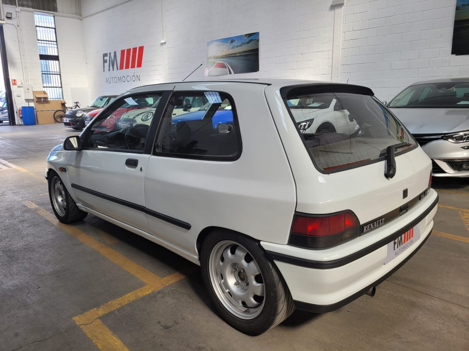 RENAULT Clio 16V