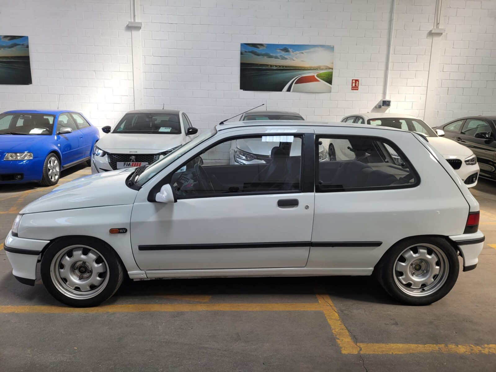 RENAULT Clio 16V