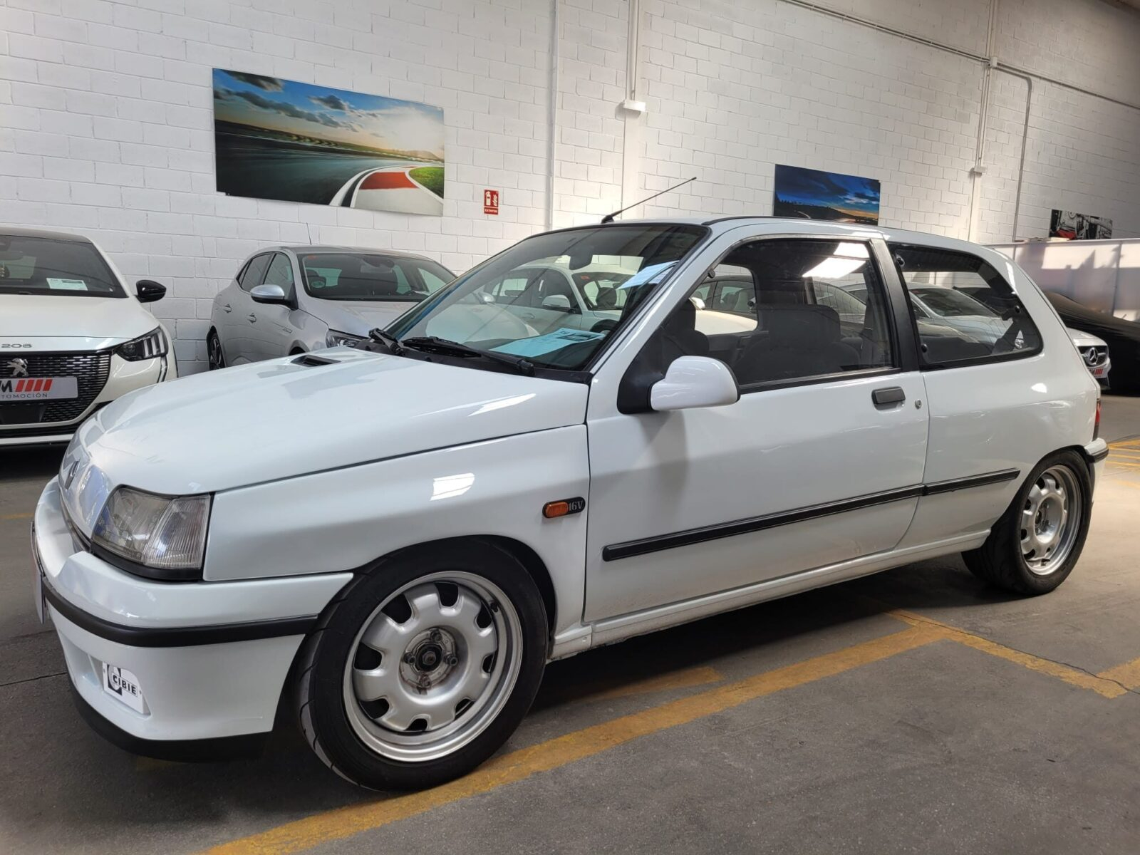 RENAULT Clio 16V