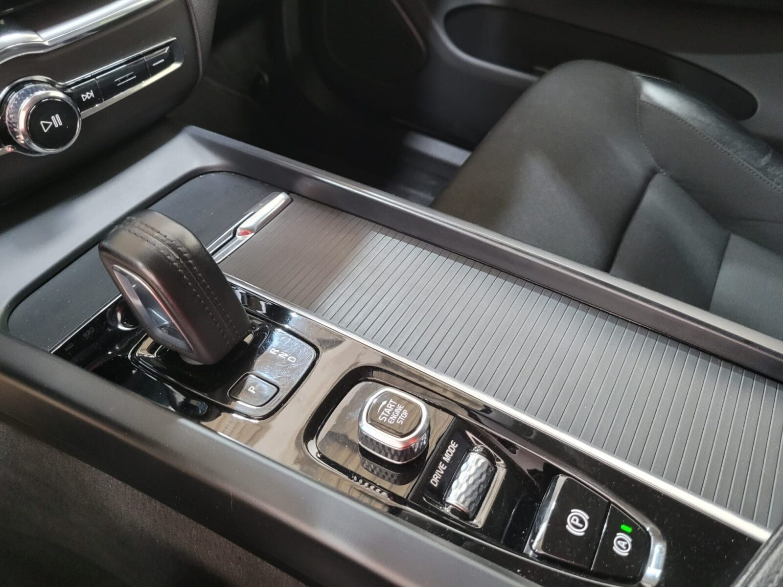 VOLVO XC60 B5 G AWD