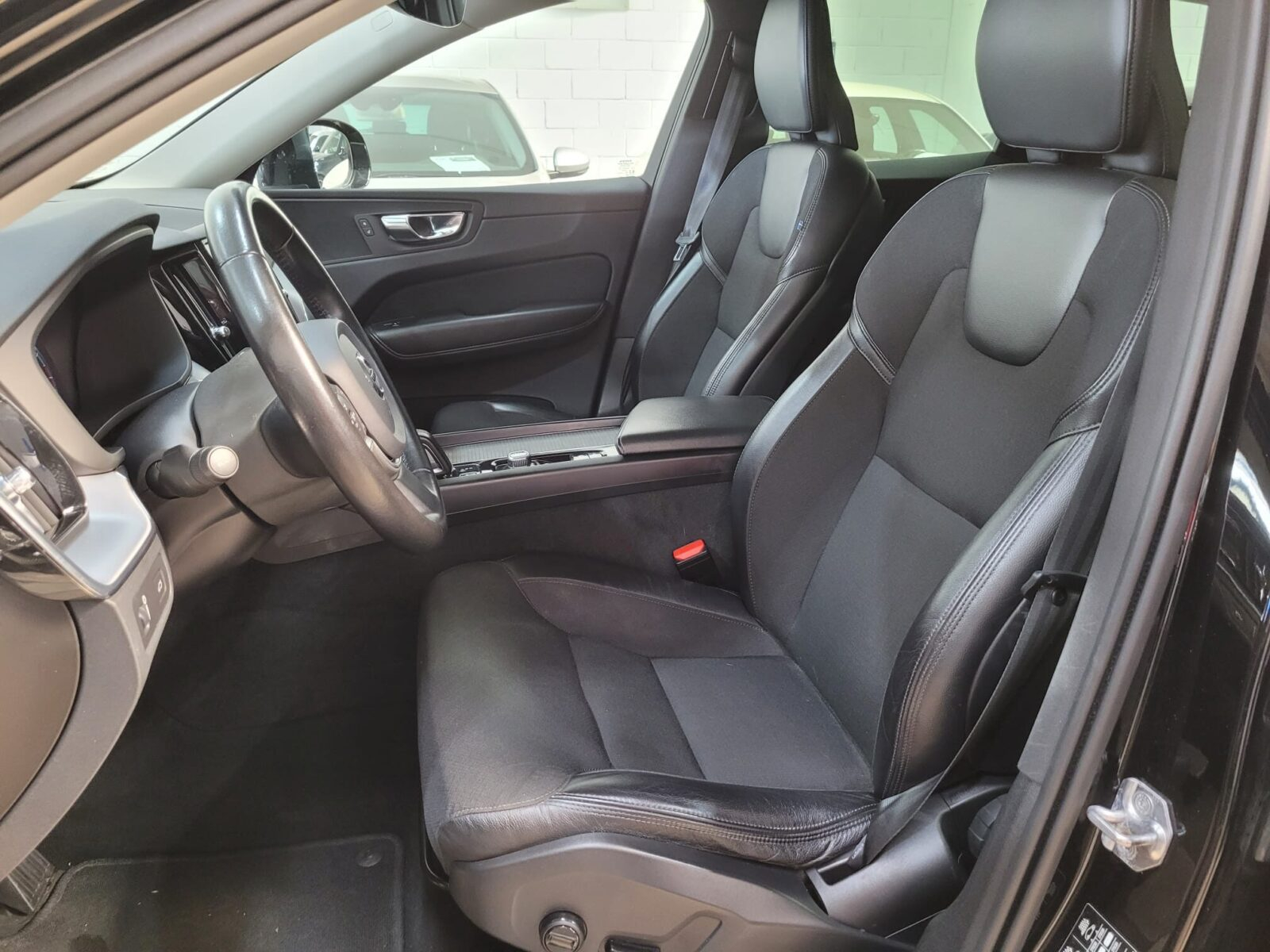 VOLVO XC60 B5 G AWD